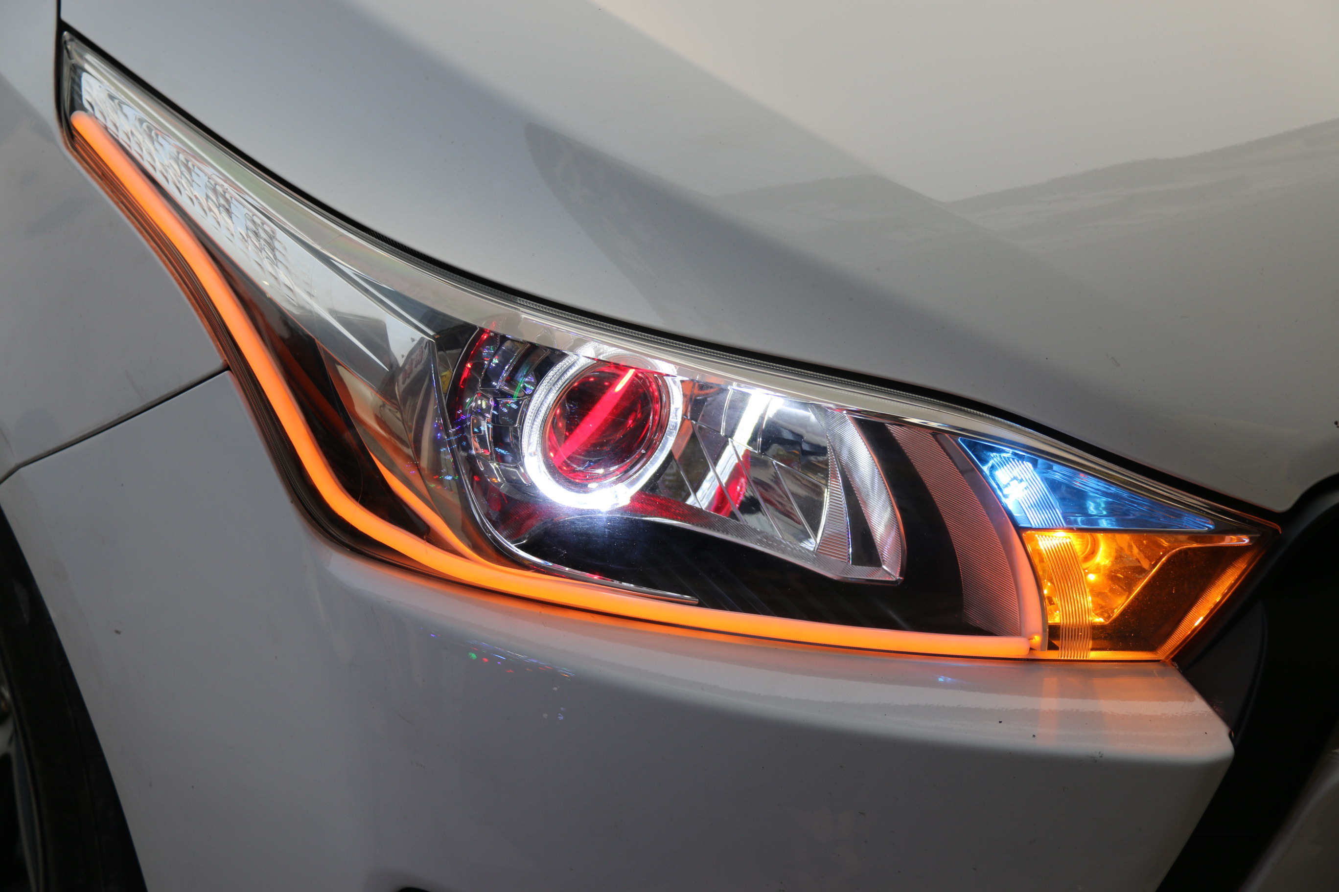 汽车大灯发黄清洗的最好方法,汽车大灯发黄清洗小妙招