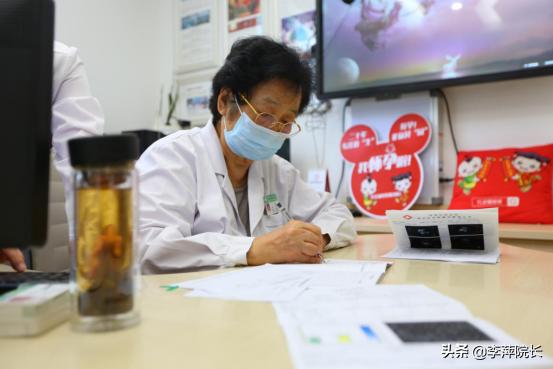 治疗不孕不育中药好还是西药好,女性中药调理不孕不育7个月了