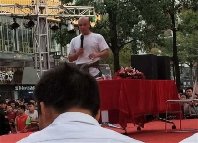 乐嘉真实的经历,人生导师乐嘉为什么最后沦落出家