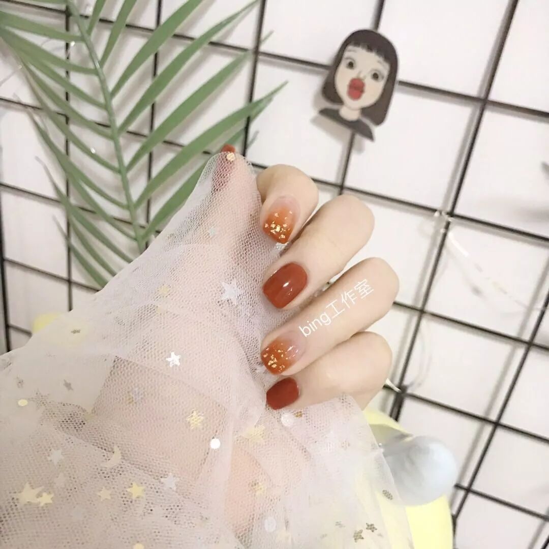 美甲什么颜色显得花哨好看,儿童美甲推荐不花哨