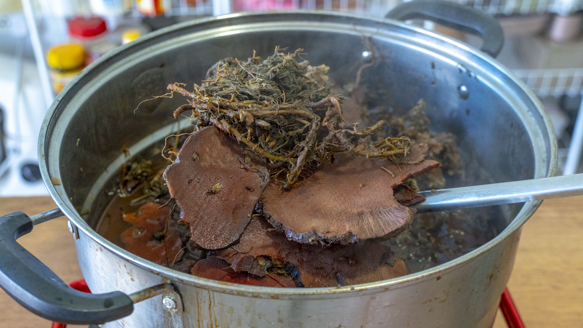 如何煮龟苓膏更爽滑窍门,龟苓膏的正宗配方制作方法