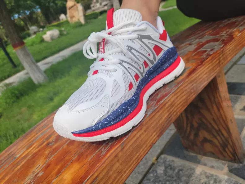 国潮摔跟头?别再崇洋媚外,试试这双真正适合中国人的跑鞋