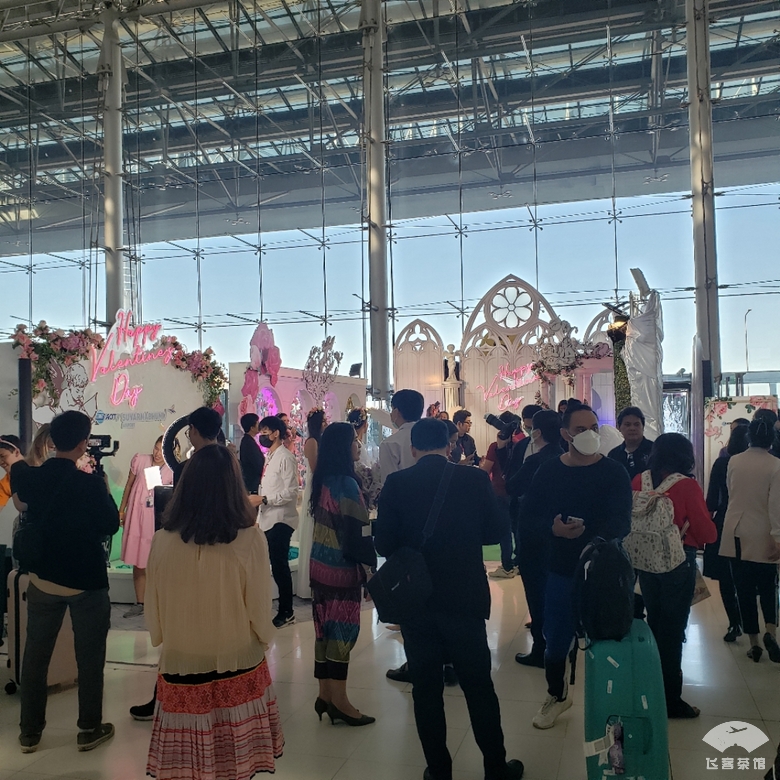 打卡泰航波音747头等舱，贴心空姐疯狂投喂，大龙虾鱼子酱吃到撑