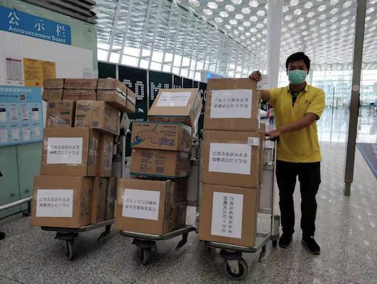 深晚报道|“最美代购”！深圳导游领队海外带回25万个口罩支援战“疫”