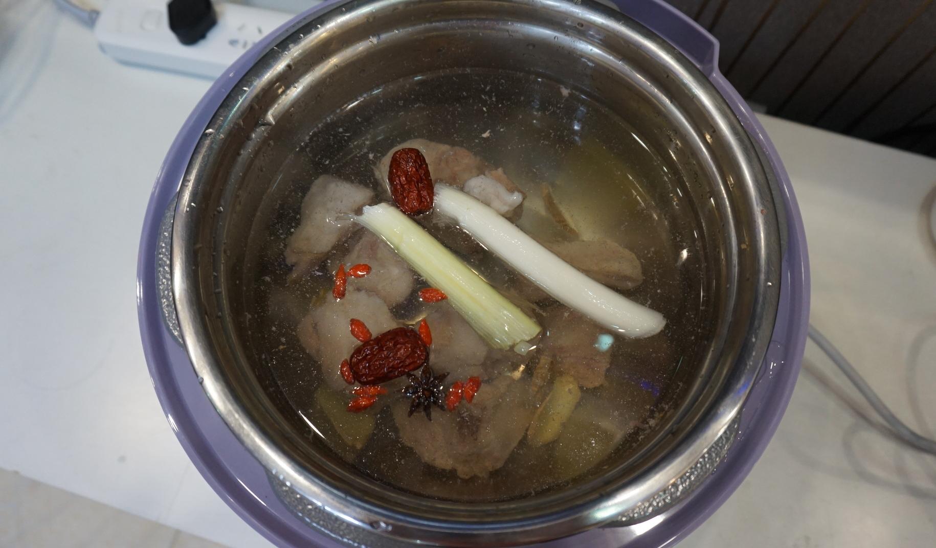 一锅两用双胆,一锅多用多功能的压力煲