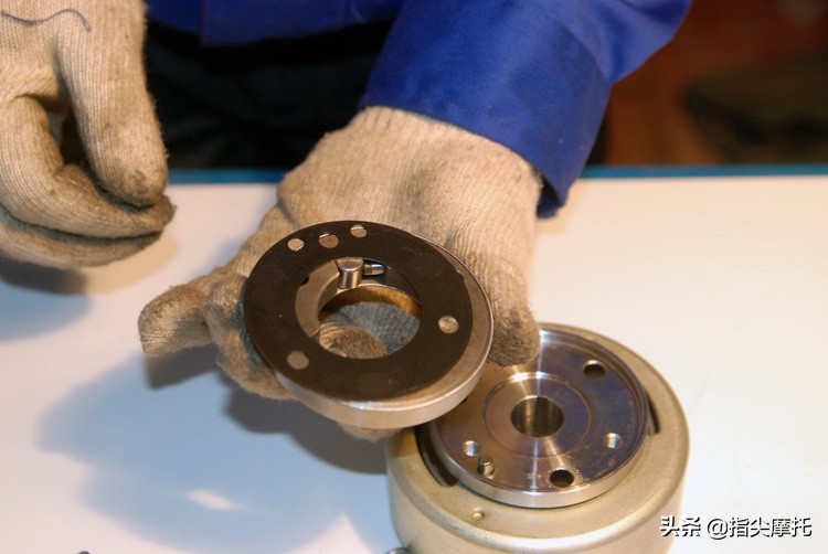 摩托车故障灯亮起启动没反应,摩托车启动出现响声的故障