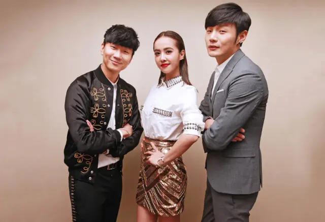 怎么处理“唱歌忘词”？王源嘟嘟嘴，周杰伦机智，王力宏最独特