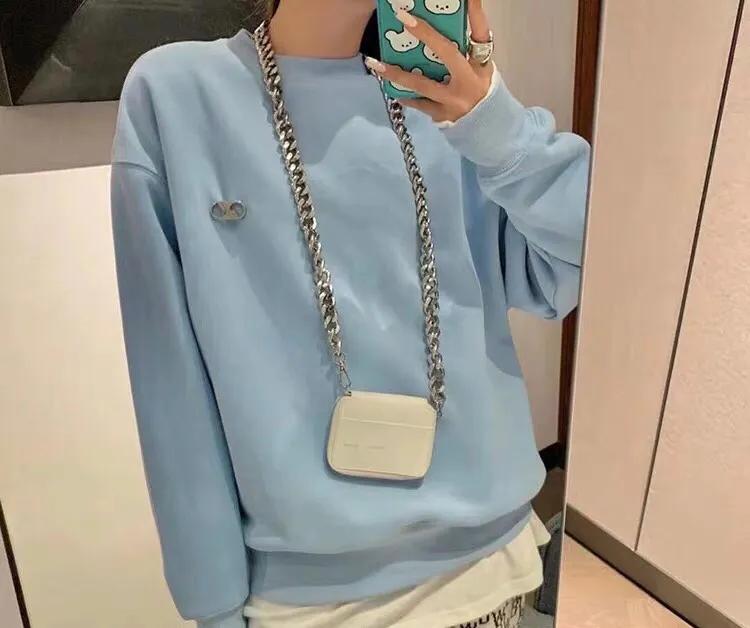 让你利用穿搭看起来瘦十斤的干货，居然就是贴胸贴？