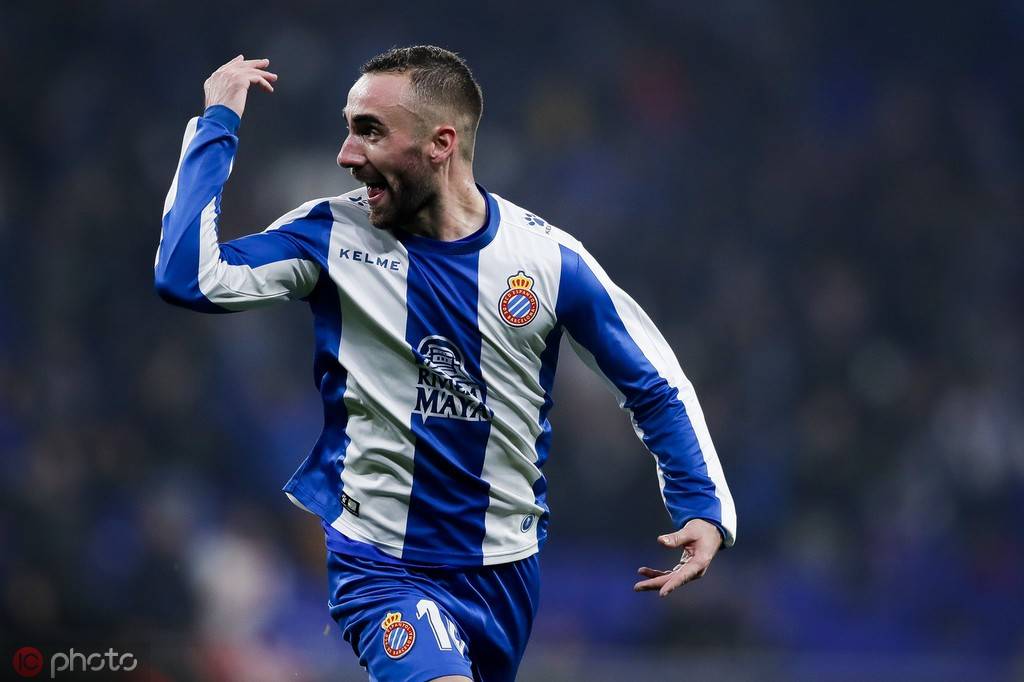 武磊身披7号球衣视频,武磊7号球衣多一点