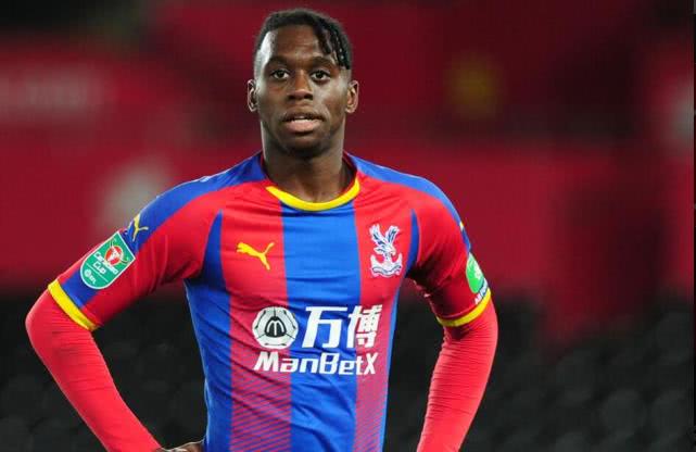 曼联水晶宫高位逼抢,曼联万比萨卡凌空垫射