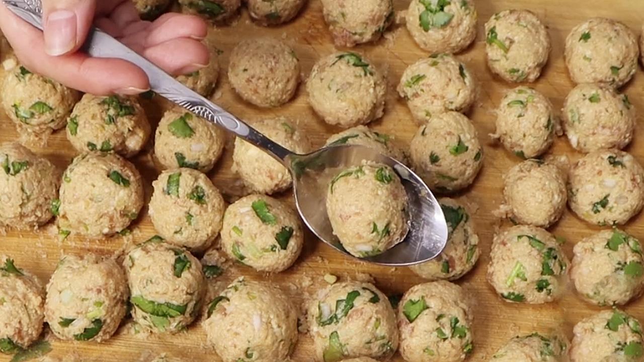 炸素丸子别只放面粉教你正确做法,炸丸子不要太粘锅