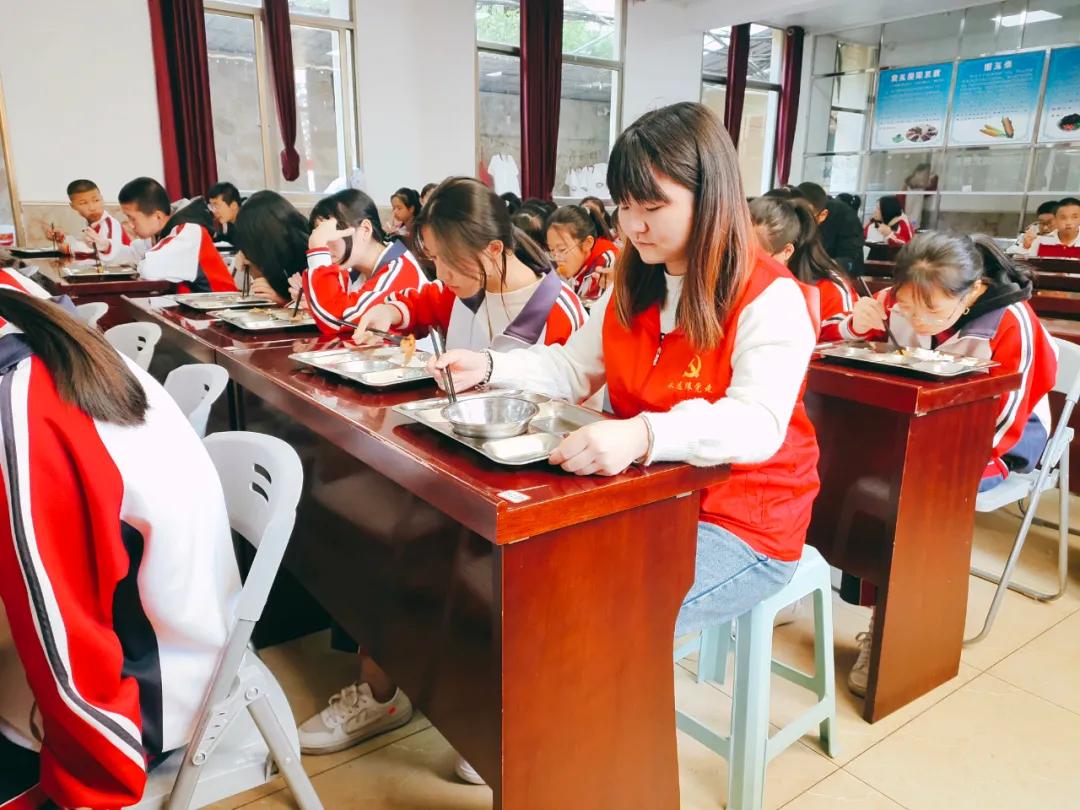 一粥一饭，当思来之不易——连江兴海学校“文明用餐，光盘行动”