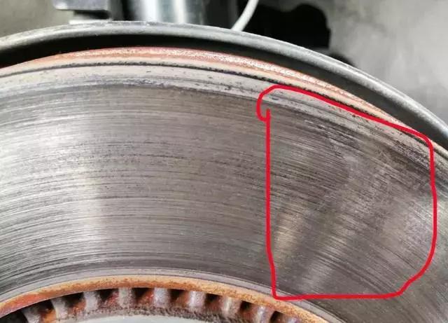 刹车一踩abs就启动是什么原因,深踩刹车abs立马启动