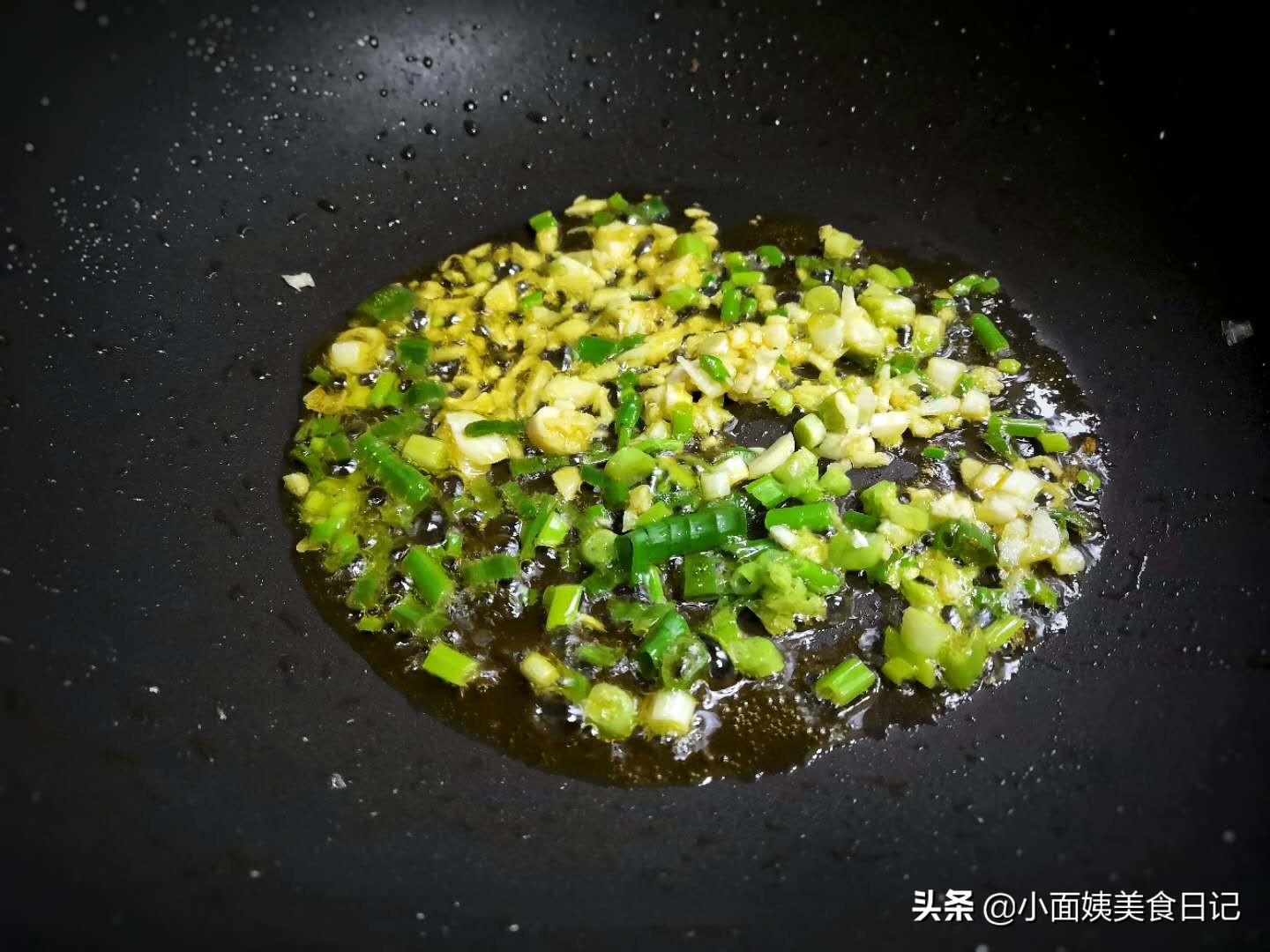 10月这个菜大量上市,我家经常买,炒鸡蛋特下饭,全家都爱吃