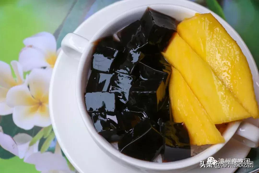 这对夫妻在古城开了一家小店!回头客特别多!好多创意港式甜品!