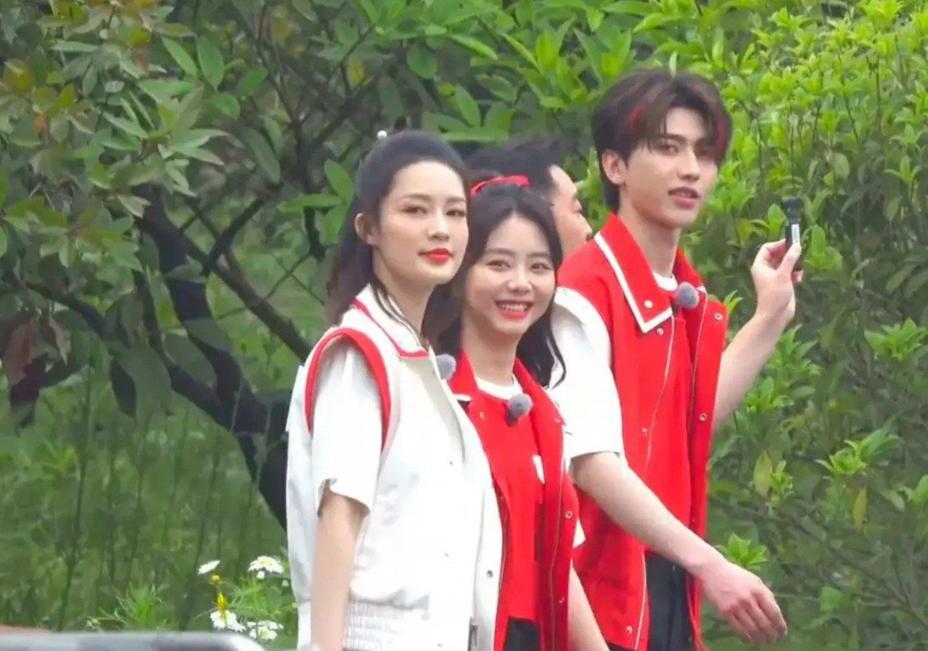 李沁谭松韵认识吗,李现谭松韵李沁的电影