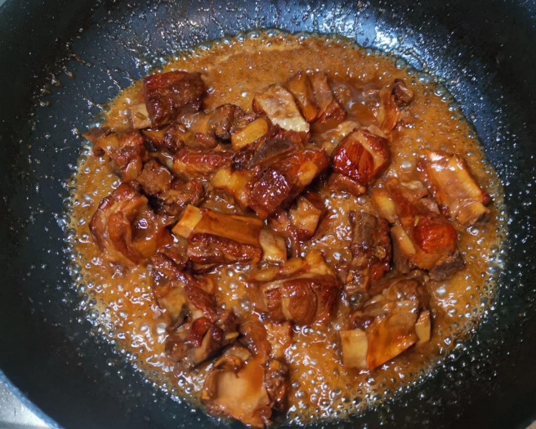 家常红烧排骨的懒人做法配料简单,红烧排骨家庭超简单做法