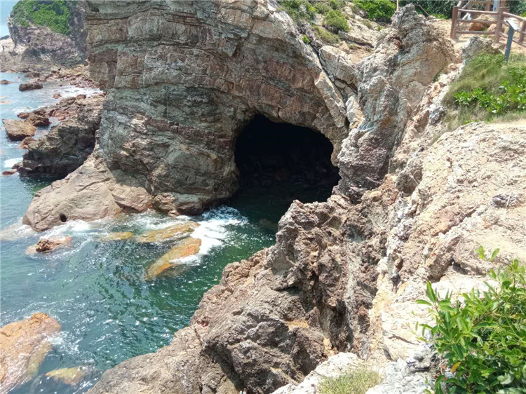 碧水彩石杨梅坑，民宿连片较场尾