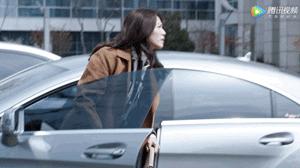 《都挺好》里，苏明玉示范了女白领到底应该怎么穿！