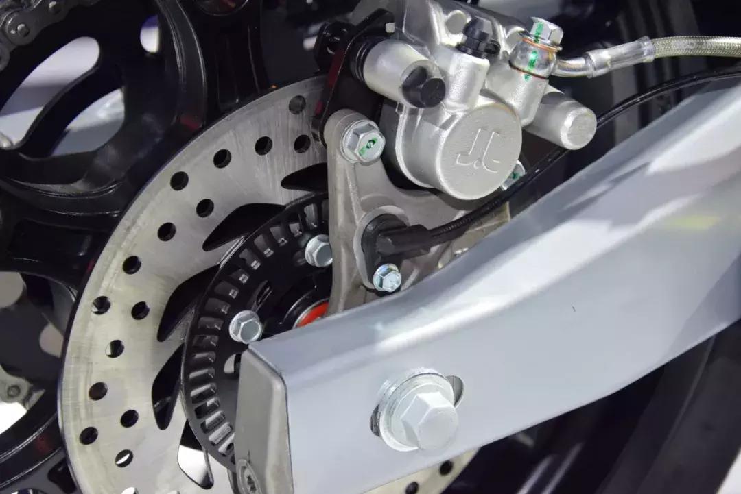 阿普利亚srmax250对比佛沙350,阿普利亚srmax250踏板使用感受