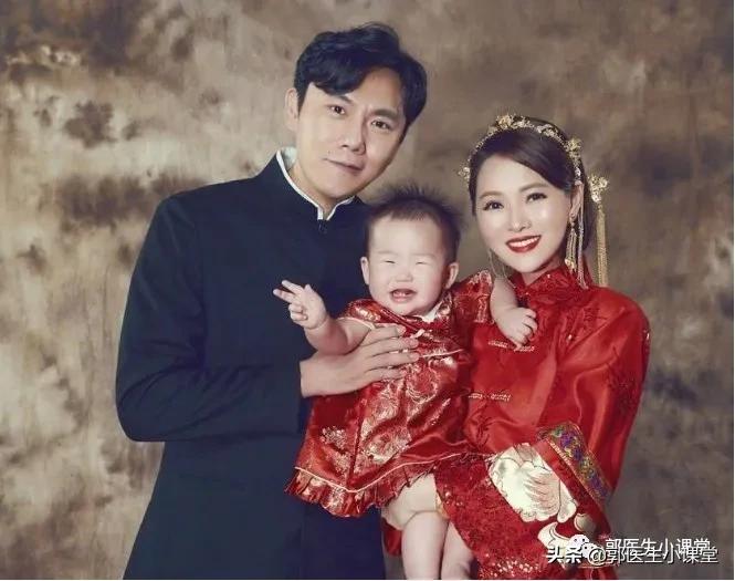 乳房胀痛没来月经是要绝经了吗,月经两个月没来是不是绝经了