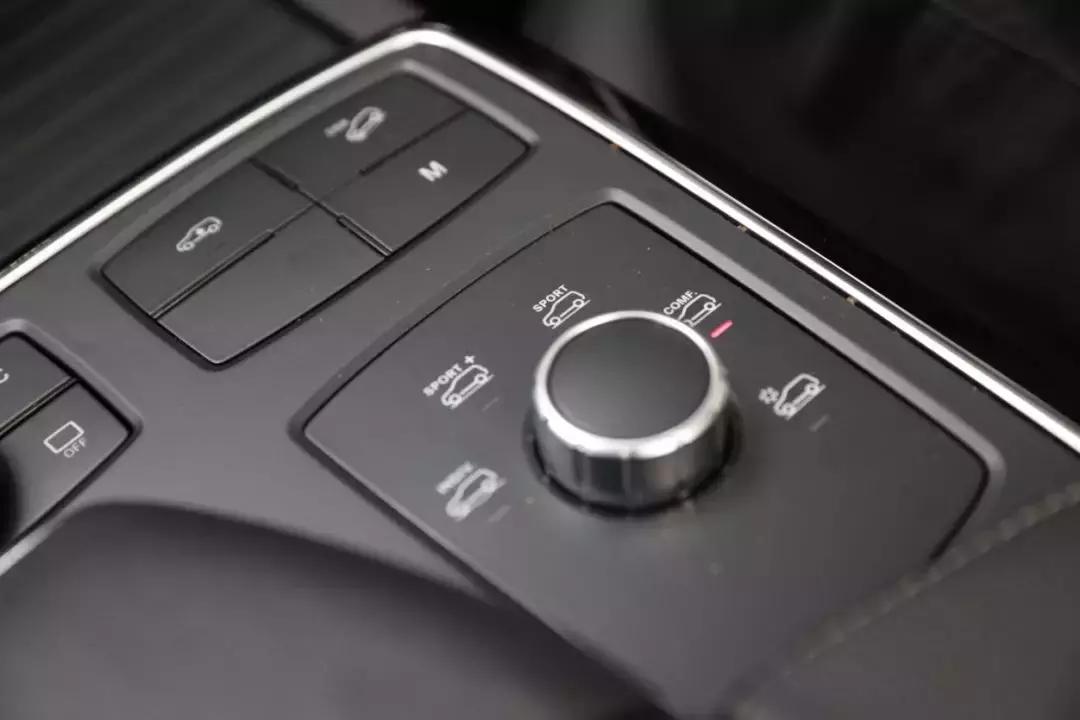 gle400轿跑suv试驾评测,奔驰gle400ecoupe