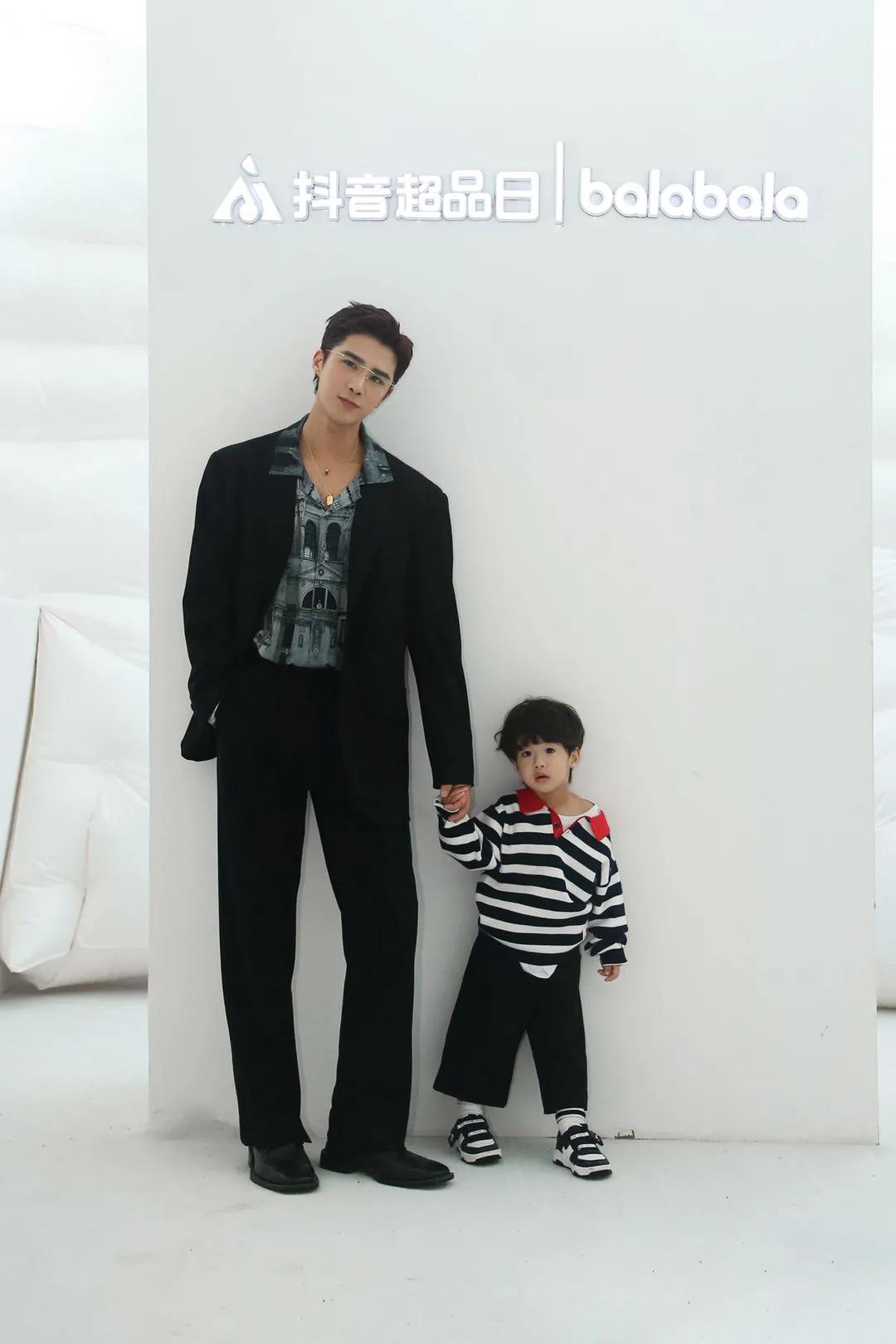 爬雄伟长城,看balabala“羽你相绒”大秀,孩子们的冬天充满想象