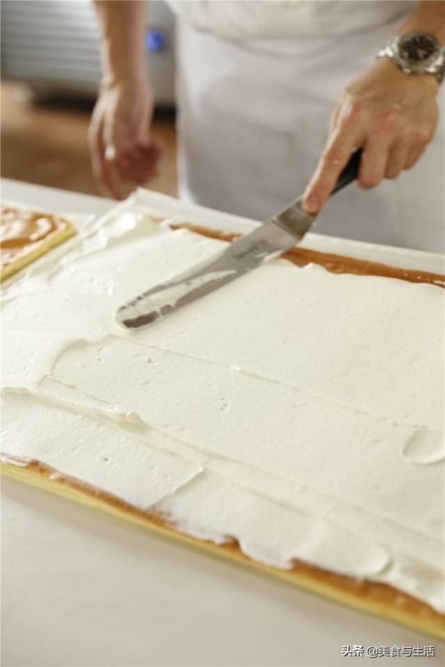 蛋糕怎样更容易脱模,蛋糕不塌陷的正确方法