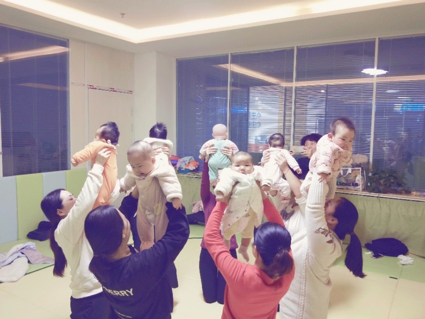 不用教具就能和宝宝玩的10个早教游戏，0到2岁宝宝适用