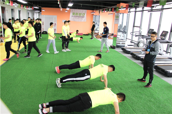 私人健身教练的十大忠告,当私人健身教练需要具备什么条件