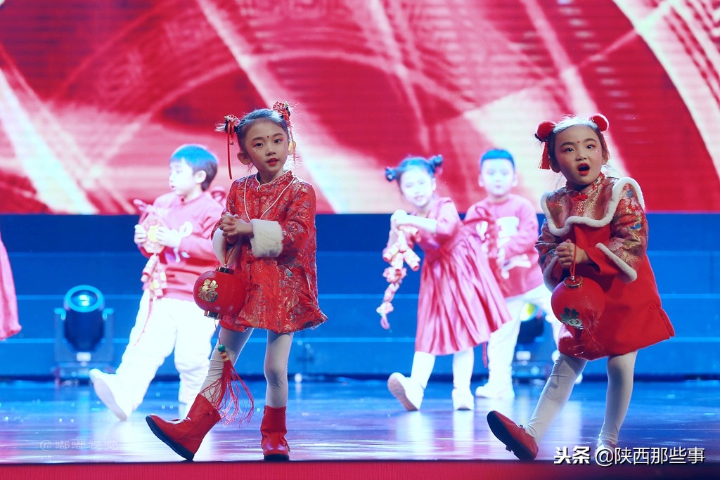 小天鹅艺术团童心向党,陕西省小天鹅艺术团点亮中国梦
