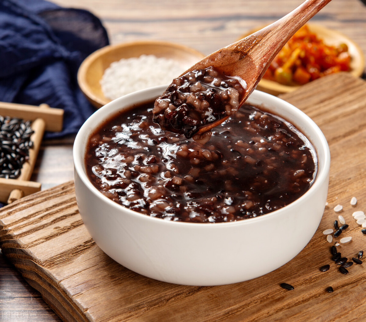 小苏打和食用碱到底有哪些区别,食用碱与小苏打使用上有什么区别