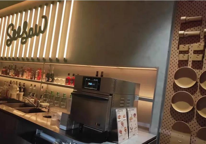 seesawcoffee淮海中路一号店,seesaw日咖夜酒主题店