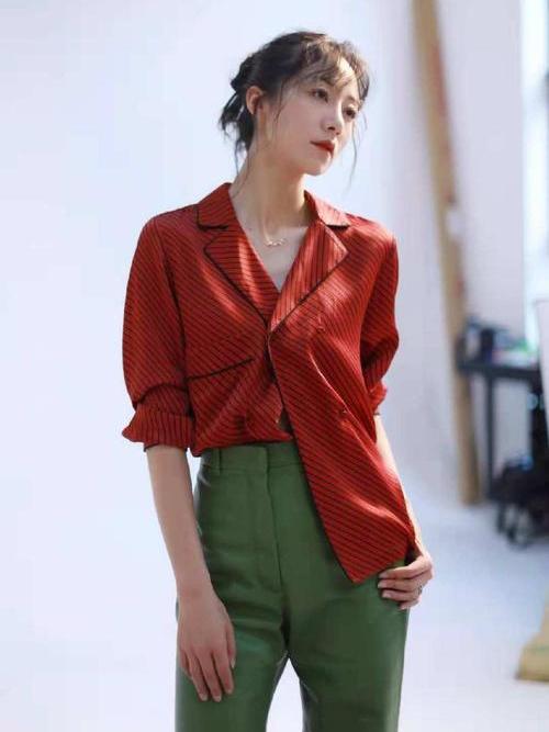 中年女人怎么穿衣能舒适又好看呢,中年女人穿衣的忌讳