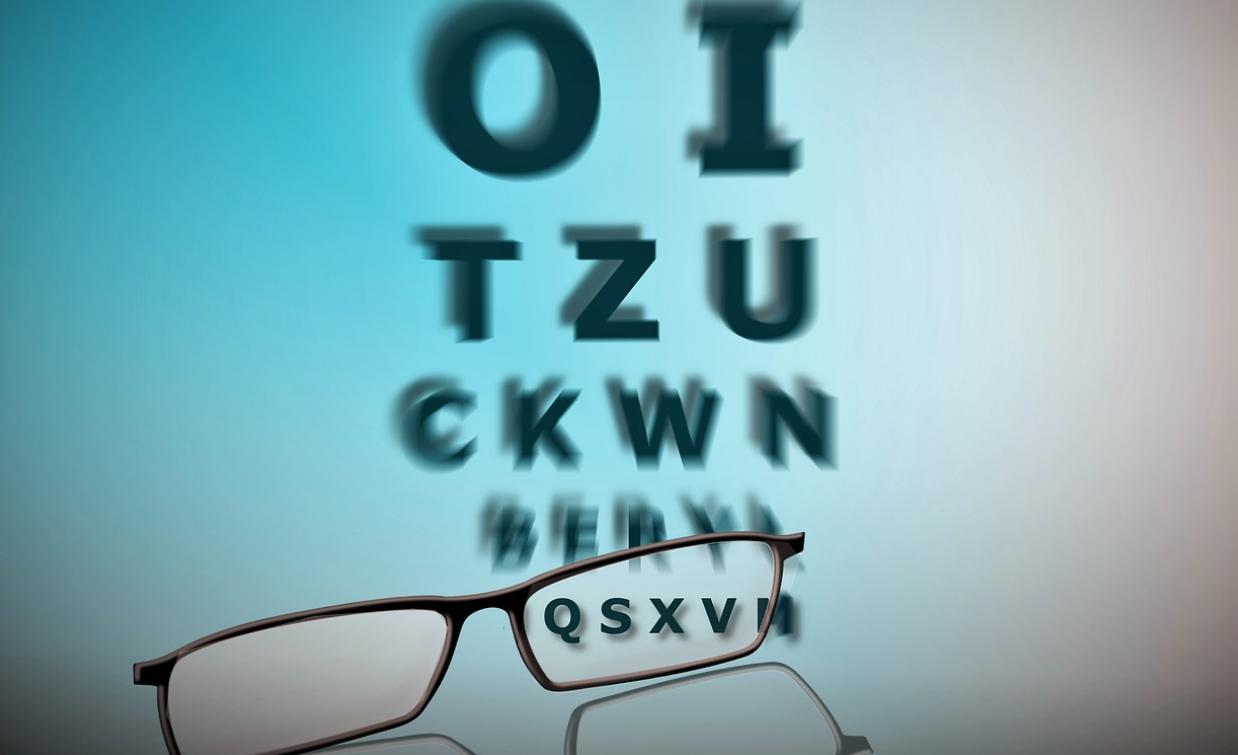 网上配镜好还是实体店好,网上买的镜框能在实体店配镜吗