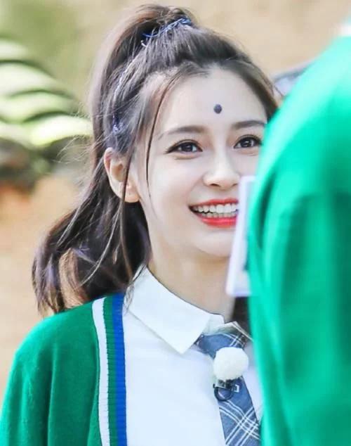 蔡徐坤开场,蔡徐坤首秀蒙眼睛