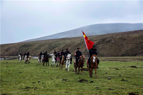 警察80岁,八零后白发民警