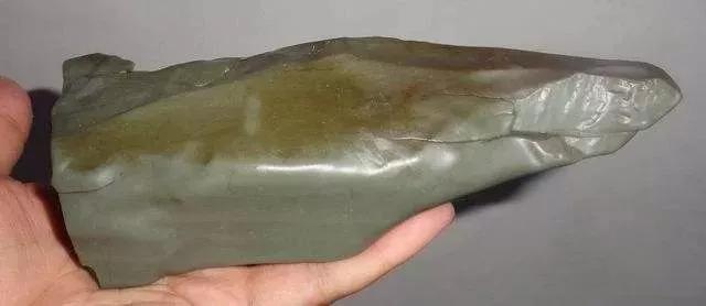 疆东和田玉籽料,和田玉分为哪些种类的石头呢