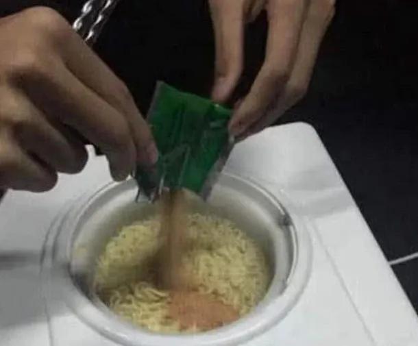 大学生查宿舍违规用品,大学女宿舍查出违规物品