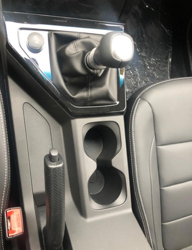 前年看车看到今年，借朋友车借到不好意思，咬牙提台宏光PLUS回家