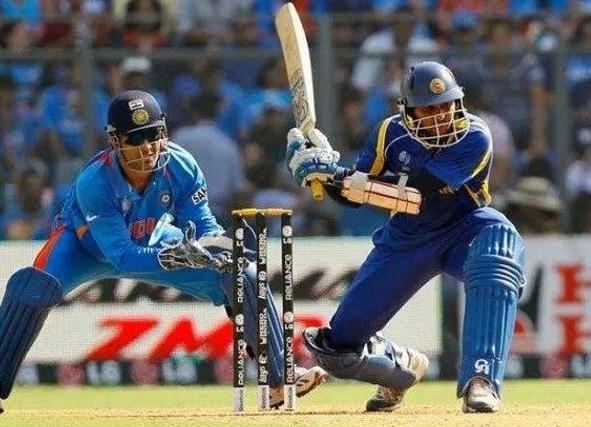 足球帽子戏法和梅开二度是一样吗,足球上的帽子戏法到底是什么