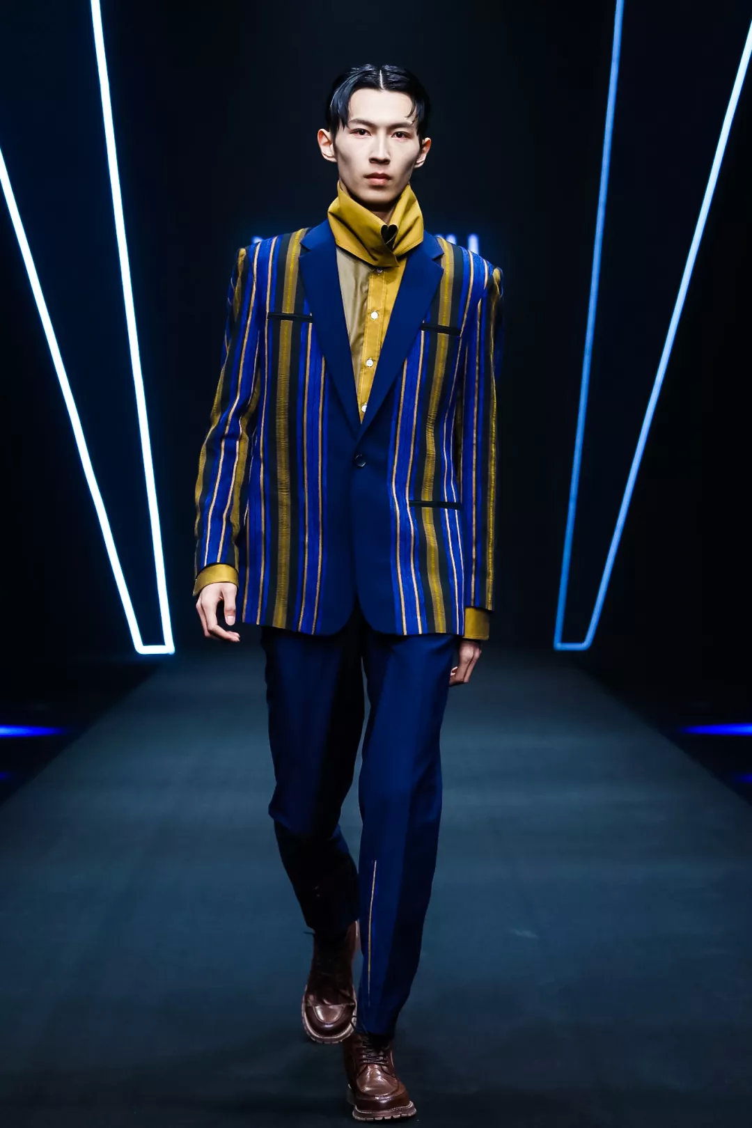 星光大赏王一博肖战粉丝battle,肖战看吴世勋和王一博battle