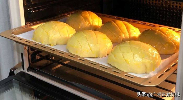 菠萝面包的做法烤箱,菠萝面包的家常做法用烤箱