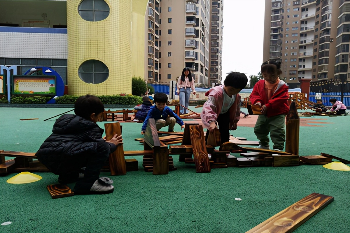 幼儿园科学探索培训活动简报,幼儿园科技节教研活动