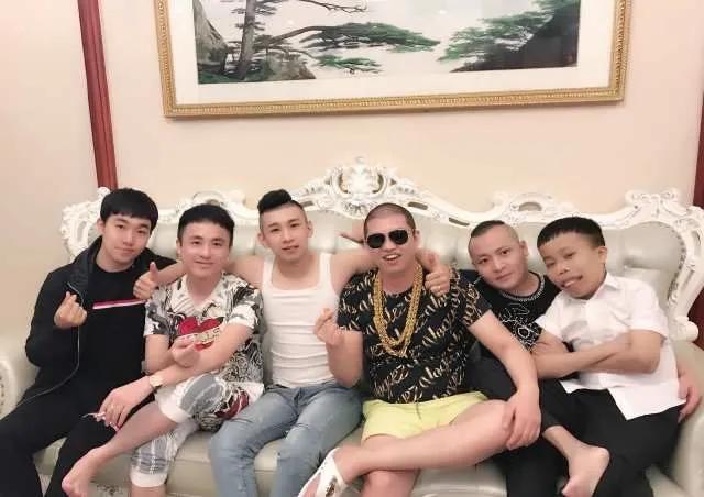 辛巴刚入驻快手直播,快手一哥辛巴最新消息