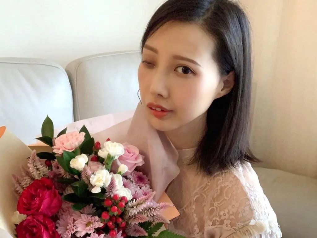 香港女明星癌症治愈 (香港女歌手抗癌八年放弃治疗)