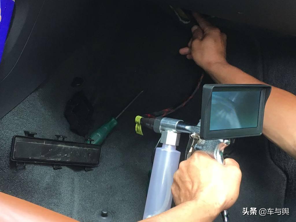 如何用空调去除车内异味,关闭车内空调后过一会儿有异味