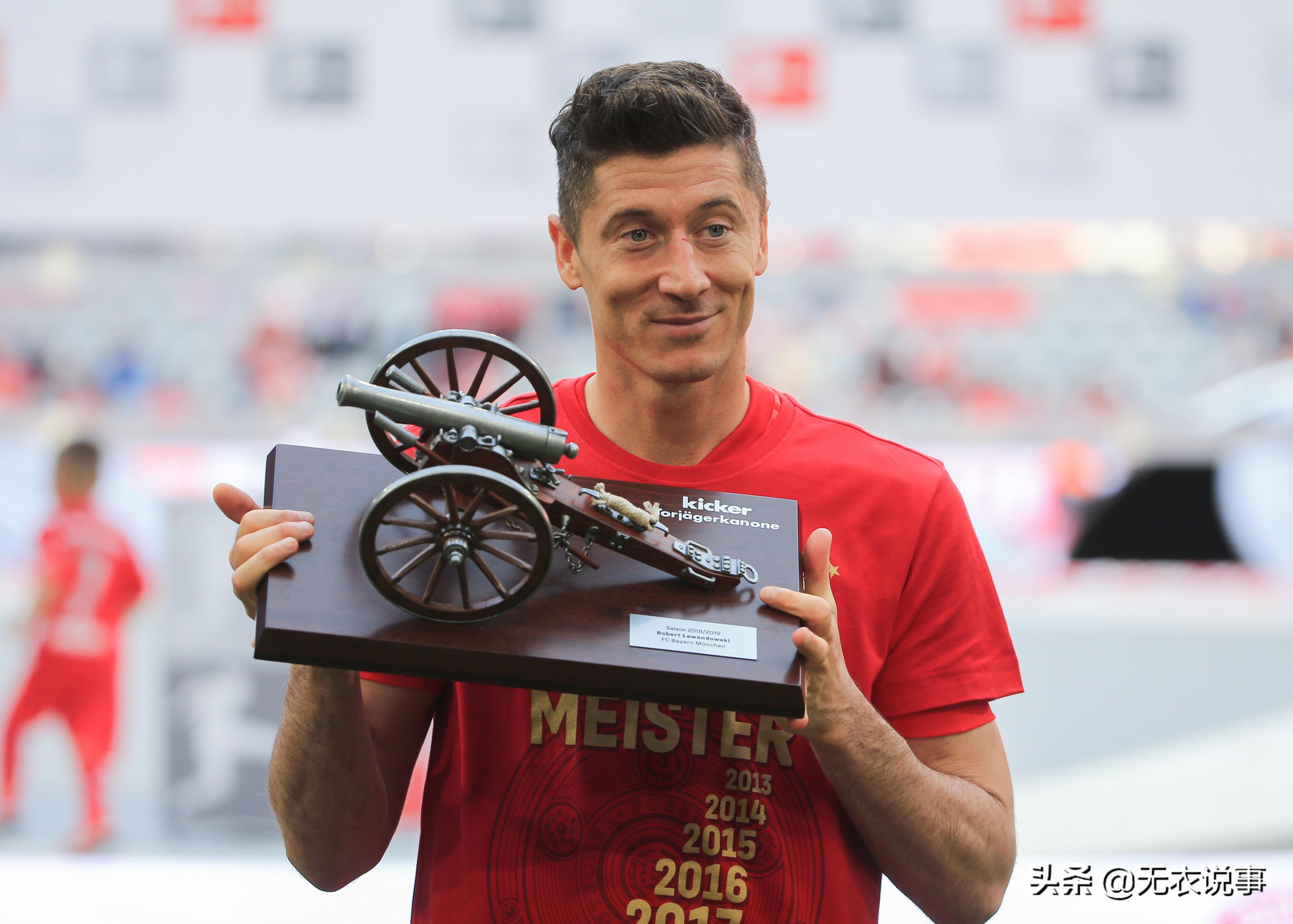 莱万是足坛第一前锋吗,莱万可以历史前五中锋吗