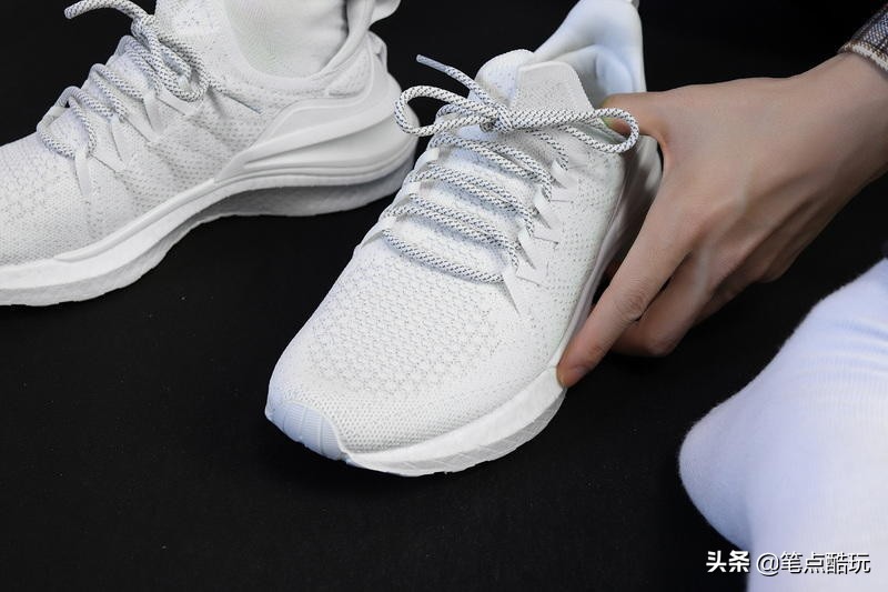 小米爆款运动鞋,小米运动鞋1-4代哪个好