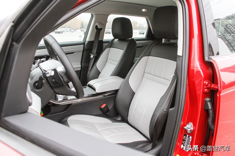 路虎揽胜极光却是个鲜活的例外,路虎揽胜极光刚性车身